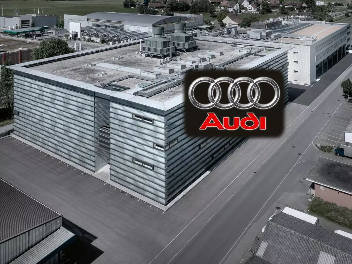 Audi-Logo vor der Sauber-Fabrik in Hinwil Foto zur News: Sauber, Adam Baker, Gerhard Berger: Neue Details zum Audi-Einstieg in die F1