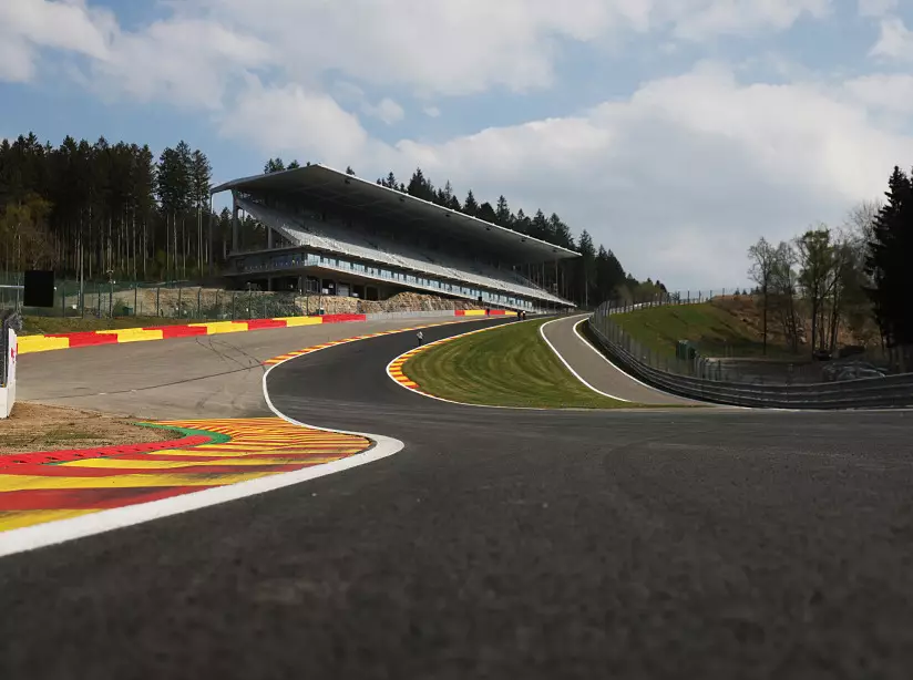 Foto zur News: Trotz Umbau in Spa: Formel 1 weiter mit Vollgas durch die Eau Rouge