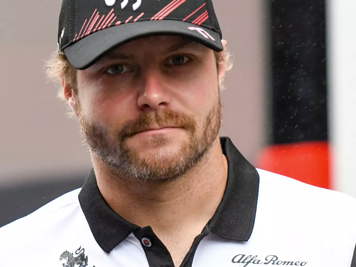 Valtteri Bottas Foto zur News: Hydraulik-Leck stoppt Bottas im Freitagstraining