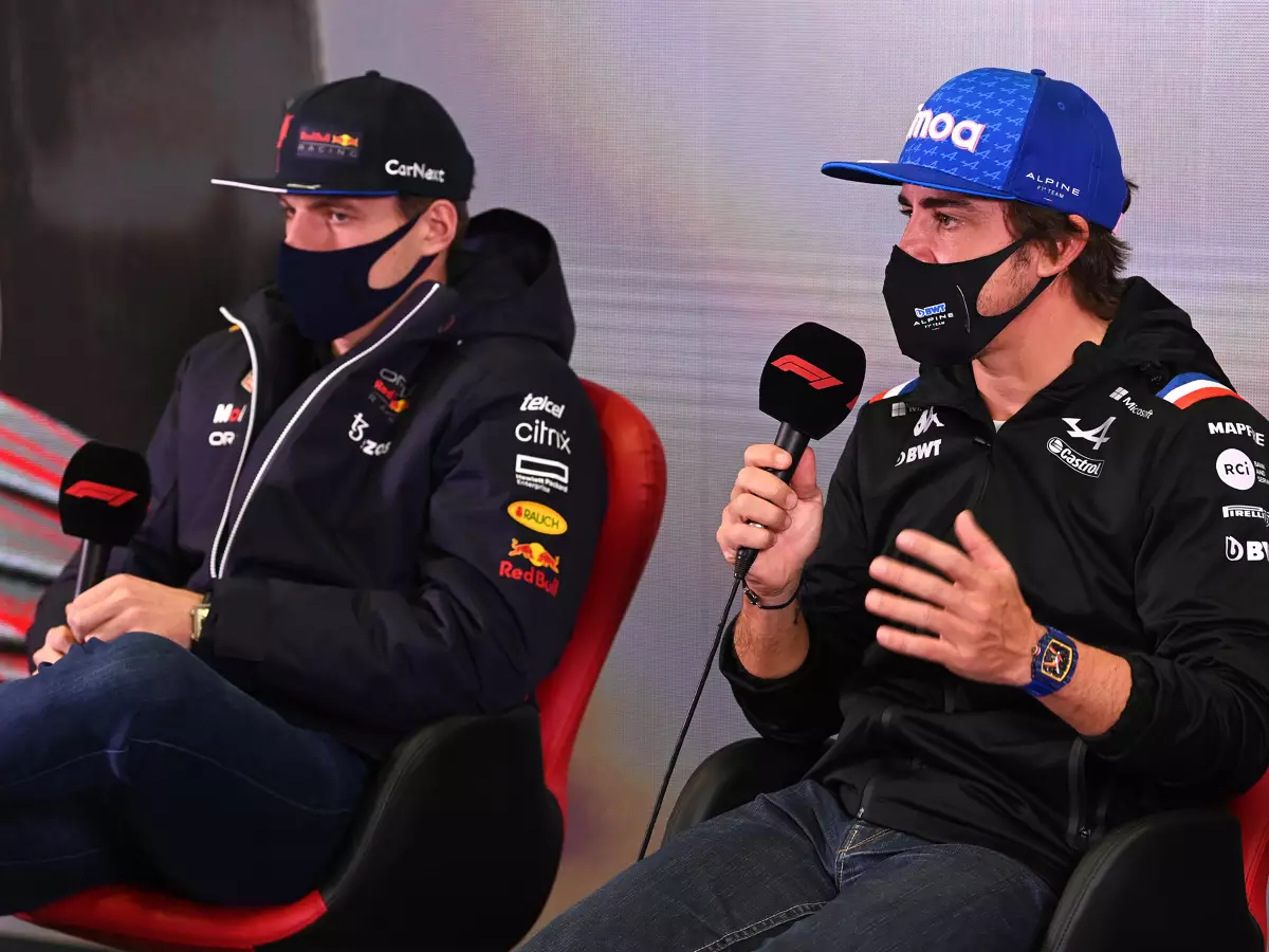 Max Verstappen, Fernando Alonso Foto zur News: Fernando Alonso: Vielleicht gewinnt Verstappen nur zwei WM-Titel