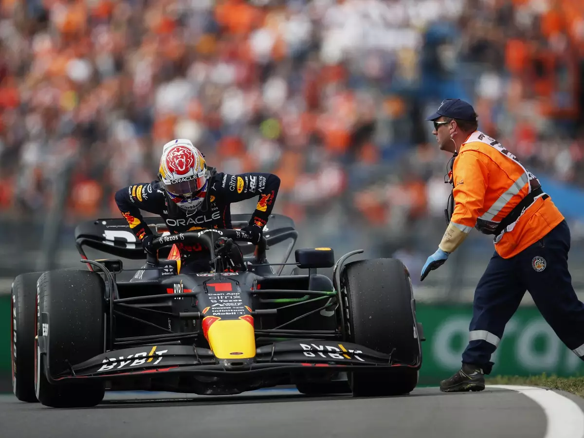 Max Verstappen nach seinem technischen Defekt im ersten Training in Zandvoort 2022 Foto zur News: Erklärt: Was mit Red Bull los war am Freitag in Zandvoort