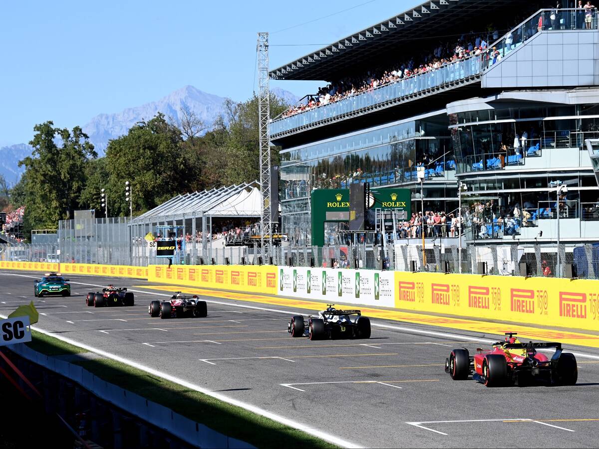Foto zur News: "Kein würdiges Ende": Sieger Max Verstappen wird in Monza ausgebuht!