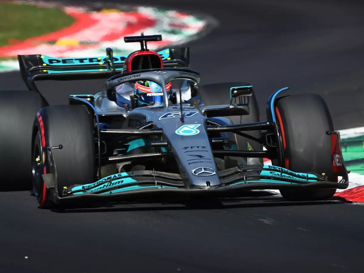 George Russell im Mercedes W13 beim Italien-Grand-Prix der Formel 1 2022 in Monza Foto zur News: "Sollte dem Auto liegen": Siegchance für Mercedes in Singapur?