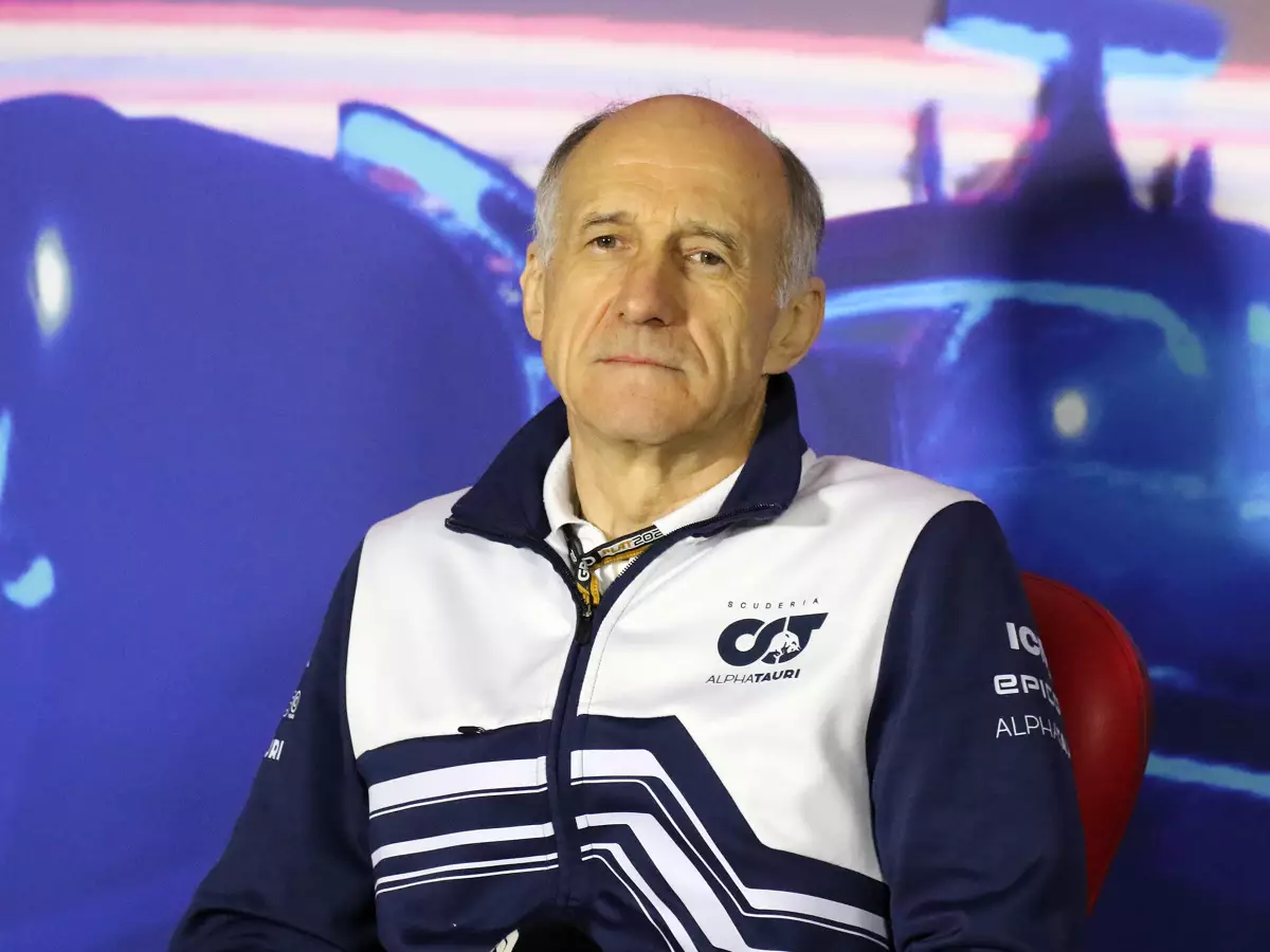 Foto zur News: Franz Tost: Tsunoda muss "seine Emotionen in den Griff bekommen"