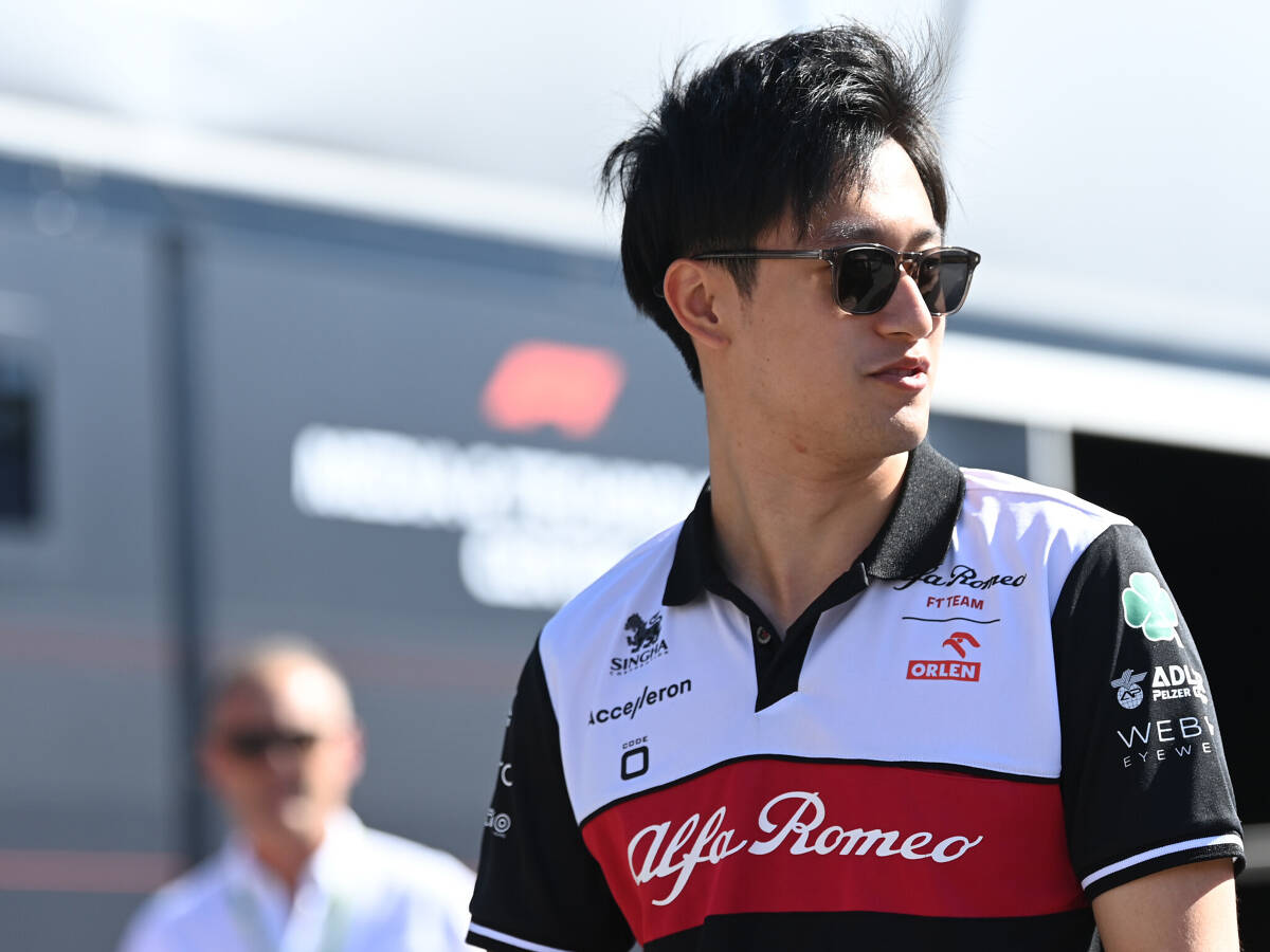 Foto zur News: "Überraschung der Saison": Guanyu Zhou fährt auch 2023 für Alfa Romeo Formel 1