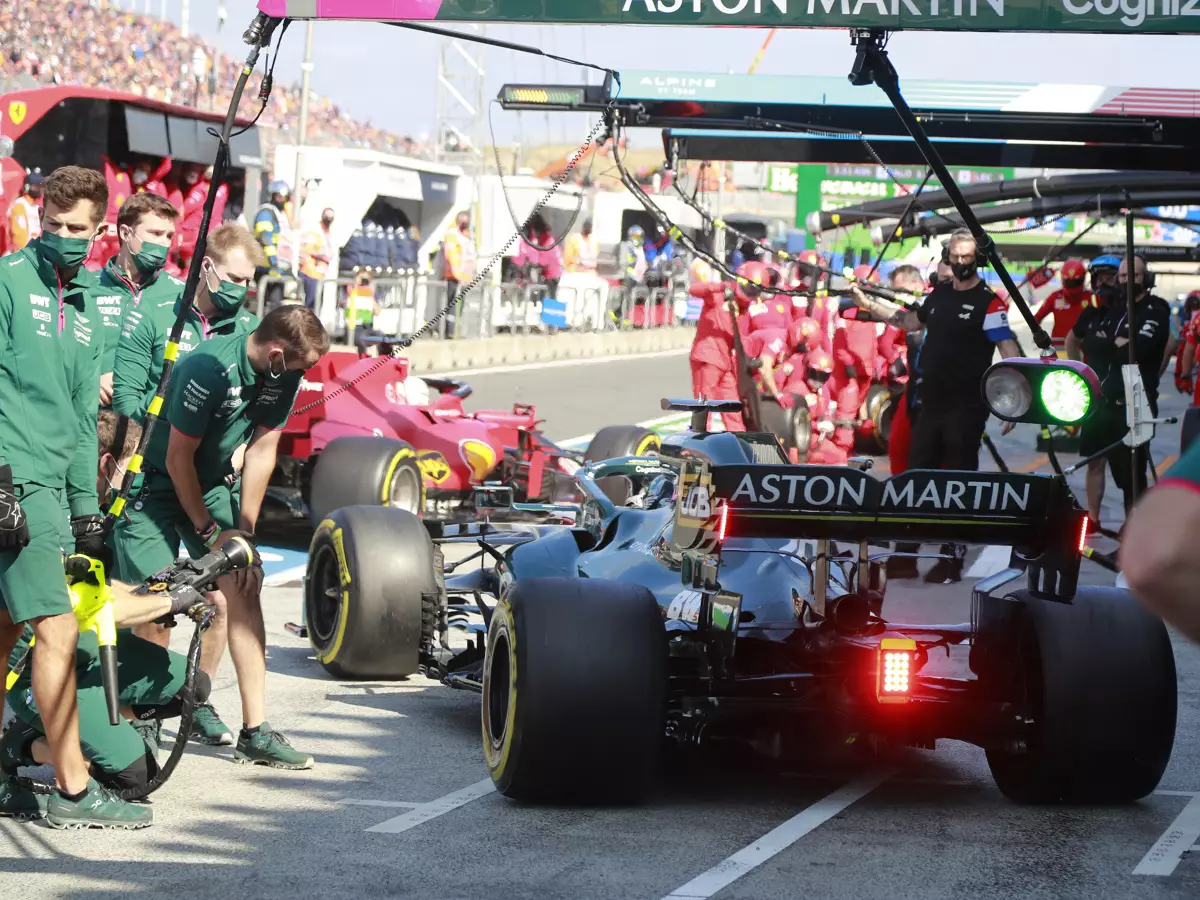 Foto zur News: Nach Zandvoort-Vorfällen: Carlos Sainz fordert breitere Boxengassen