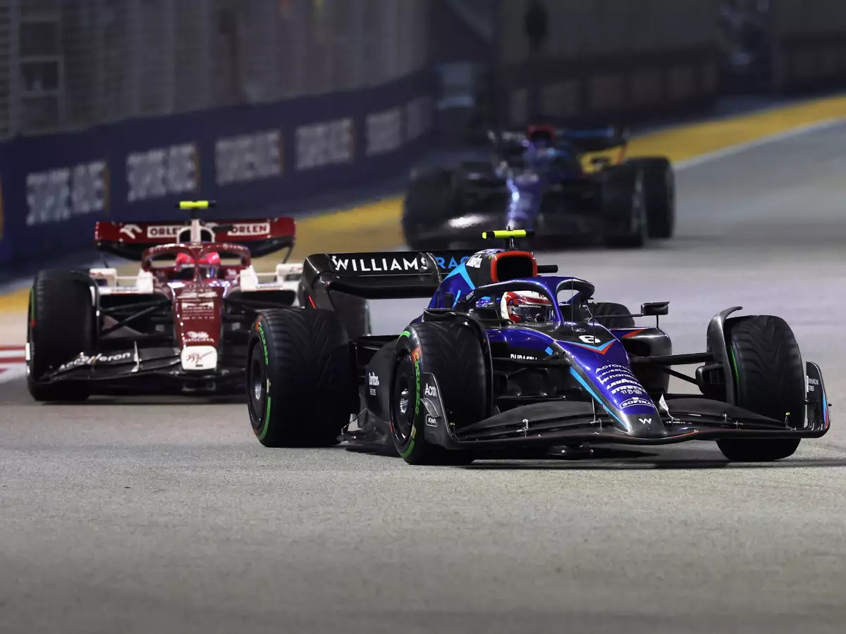Guanyu Zhou, Nicholas Latifi Foto zur News: Latifi kritisiert FIA-Strafe: Keine Anhörung nach Crash mit Zhou