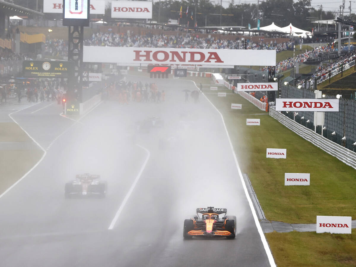 Foto zur News: Formel-1-Rennen Japan 2022: Rote Flagge nach Regen und Abflügen