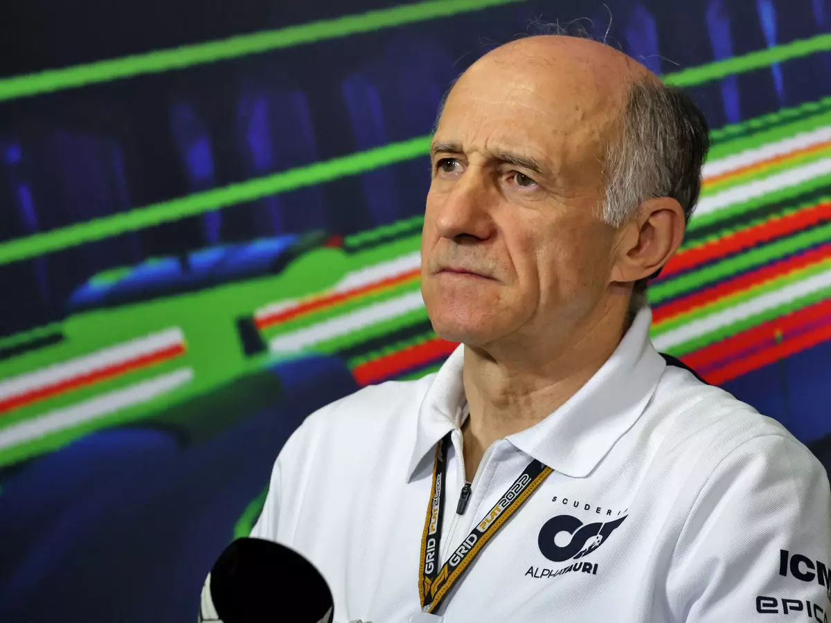 AlphaTauri-Teamchef Franz Tost Foto zur News: De Vries statt Red-Bull-Junior: Welche Rolle spielt AlphaTauri noch?