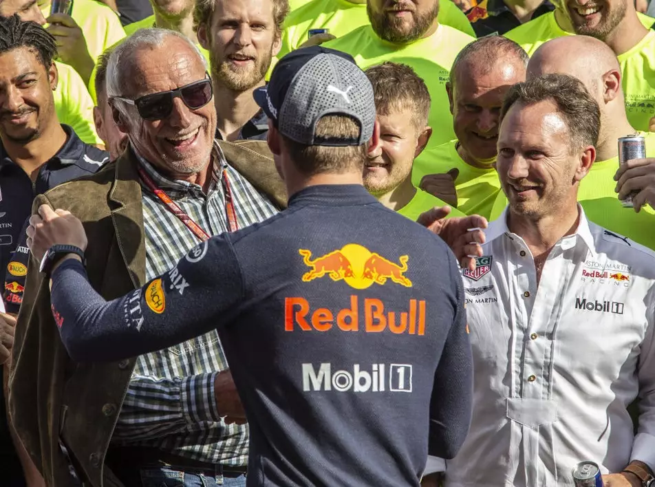 Max Verstappen, Dietrich Mateschitz, Christian Horner, Helmut Marko Foto zur News: Horner: F1-Zukunft von Red Bull ist dank Mateschitz gesichert