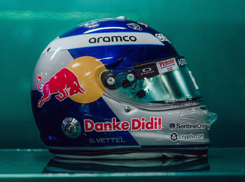 Foto zur News: Sebastian Vettel fährt wieder mit Red-Bull-Helm: "Danke Didi!"