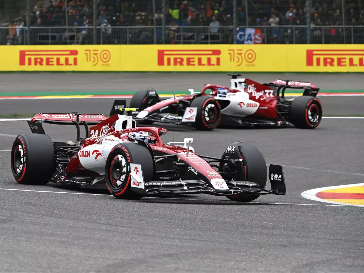 Guanyu Zhou, Valtteri Bottas Foto zur News: Guanyu Zhou: Alfa Romeo hat mit Update "riesigen Schritt" gemacht