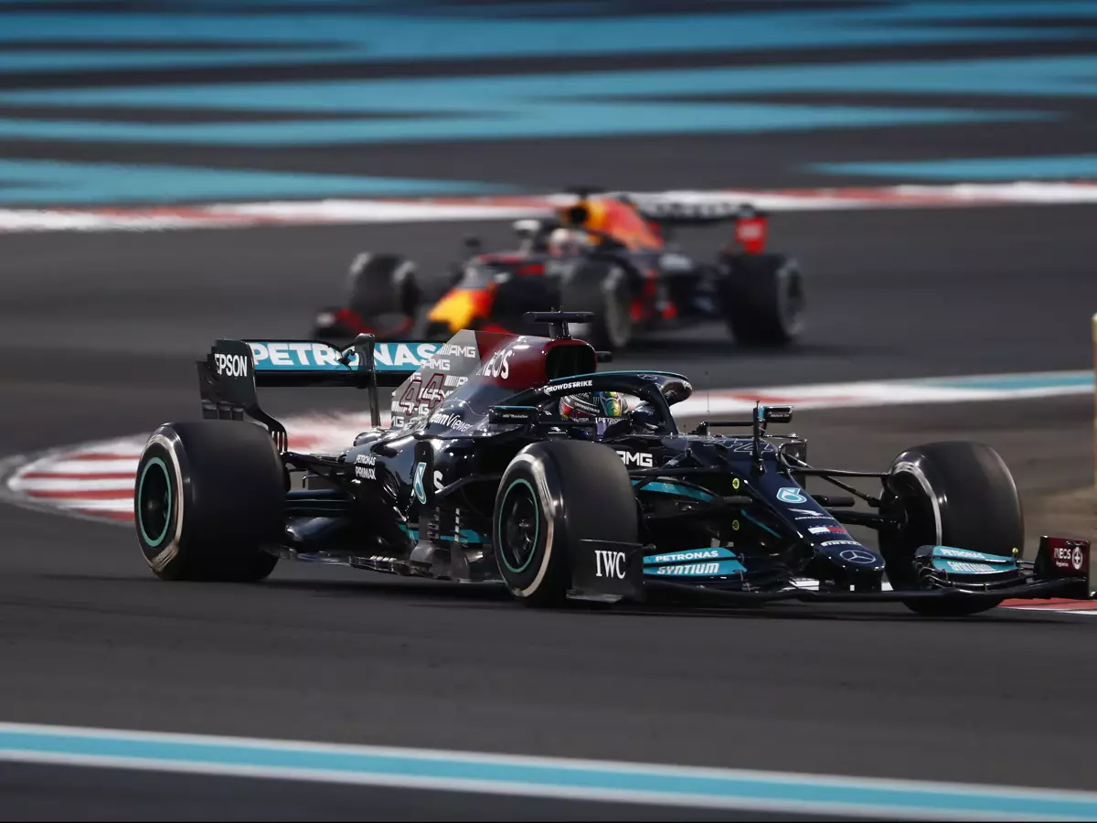 Lewis Hamilton, Max Verstappen Foto zur News: Lewis Hamilton über Budgetstreit: "Der Schaden ist bereits angerichtet"