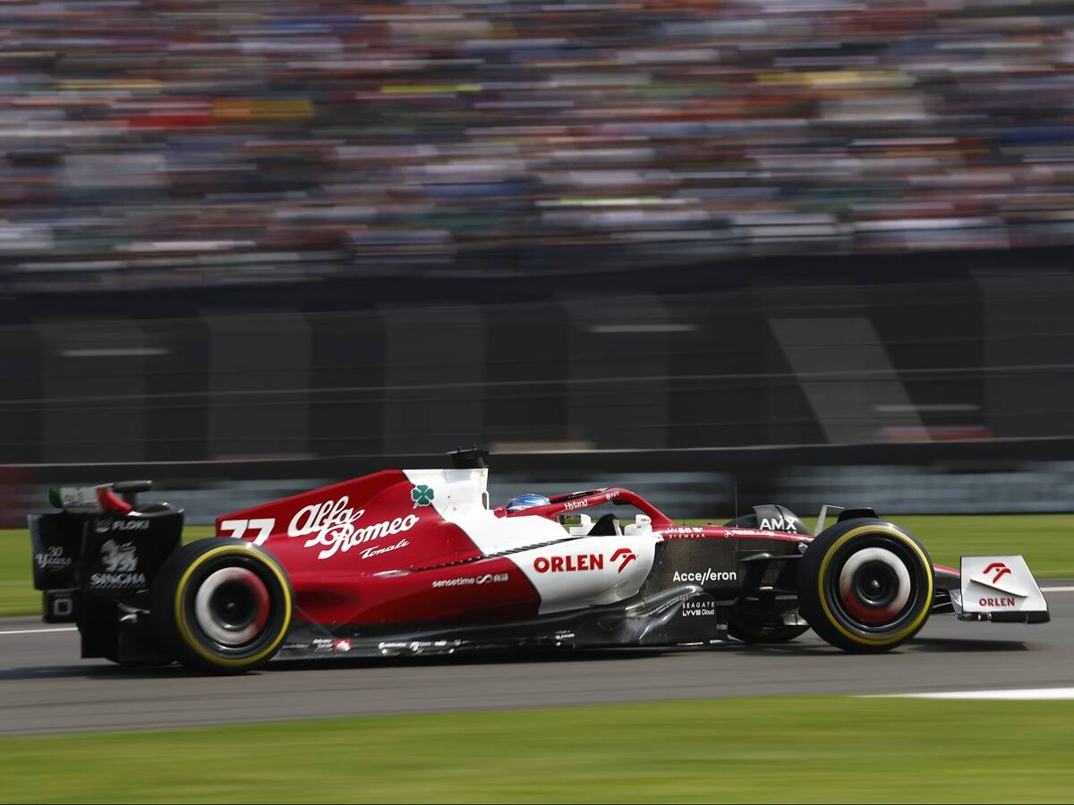 Foto zur News: Valtteri Bottas splittet die Ferraris: "Zusätzlicher Bonus"