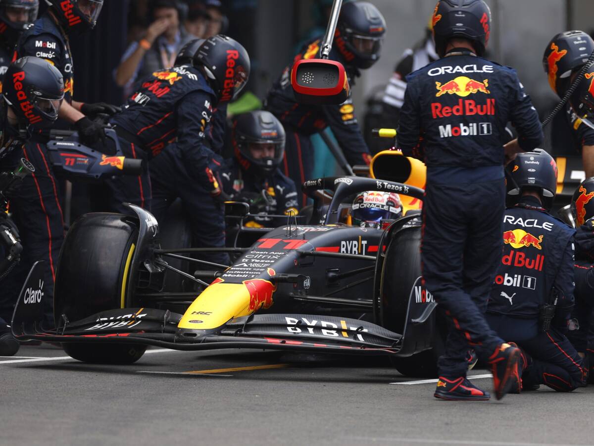 Foto zur News: Sergio Perez: Red Bull trauert Doppelsieg-Chance hinterher