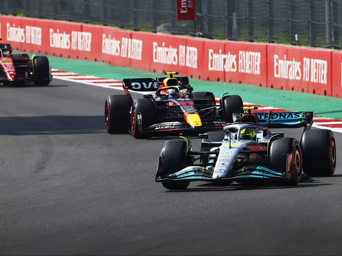 Lewis Hamilton, Sergio Perez, Carlos Sainz Foto zur News: Trotz aufstrebender Form: Mercedes glaubt nicht an Siegchance in Sao Paulo