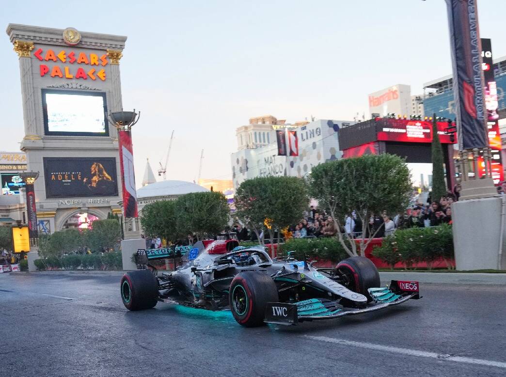 Foto zur News: 43.000 Zuschauer: Formel 1 stellt Las Vegas auf den Kopf!
