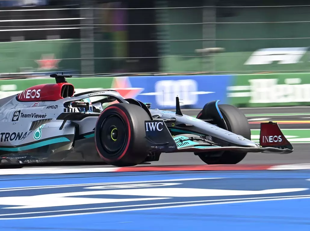 George Russell im Mercedes W13 beim Mexiko-Rennen der Formel 1 2022 Foto zur News: Mercedes bestätigt: Setzen 2023 auf ganz neues Konzept