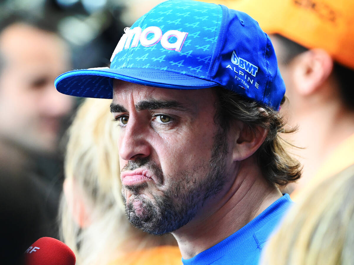 Foto zur News: Alonso genervt: Ich sollte 60 Punkte vor den anderen liegen!