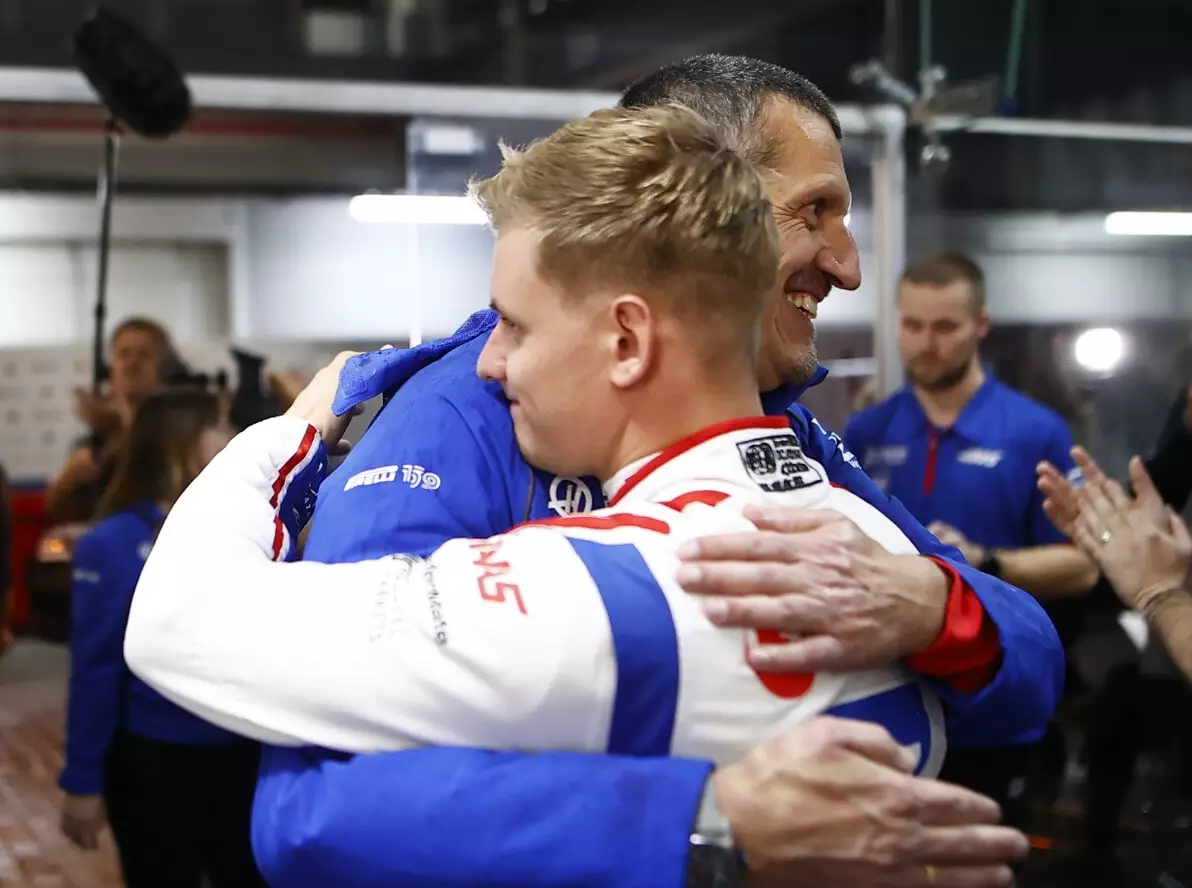 Günther Steiner und Mick Schumacher hatten ihre Höhen und Tiefen bei Haas Foto zur News: Steiner über Schumacher und Co: Düstere F1-Zukunft für Deutschland