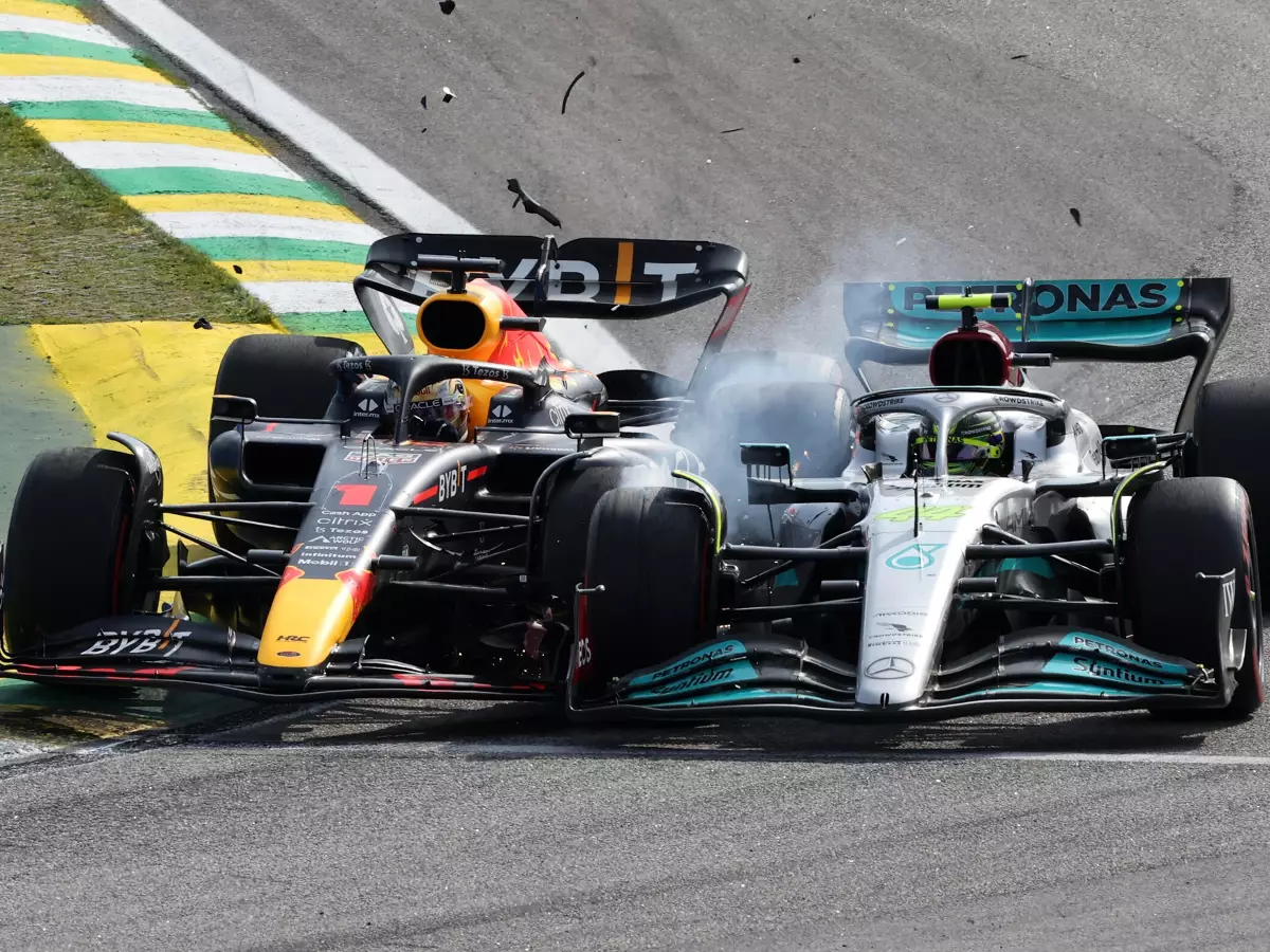 Foto zur News: Erklärt: Warum Verstappen für die Kollision mit Hamilton bestraft wurde