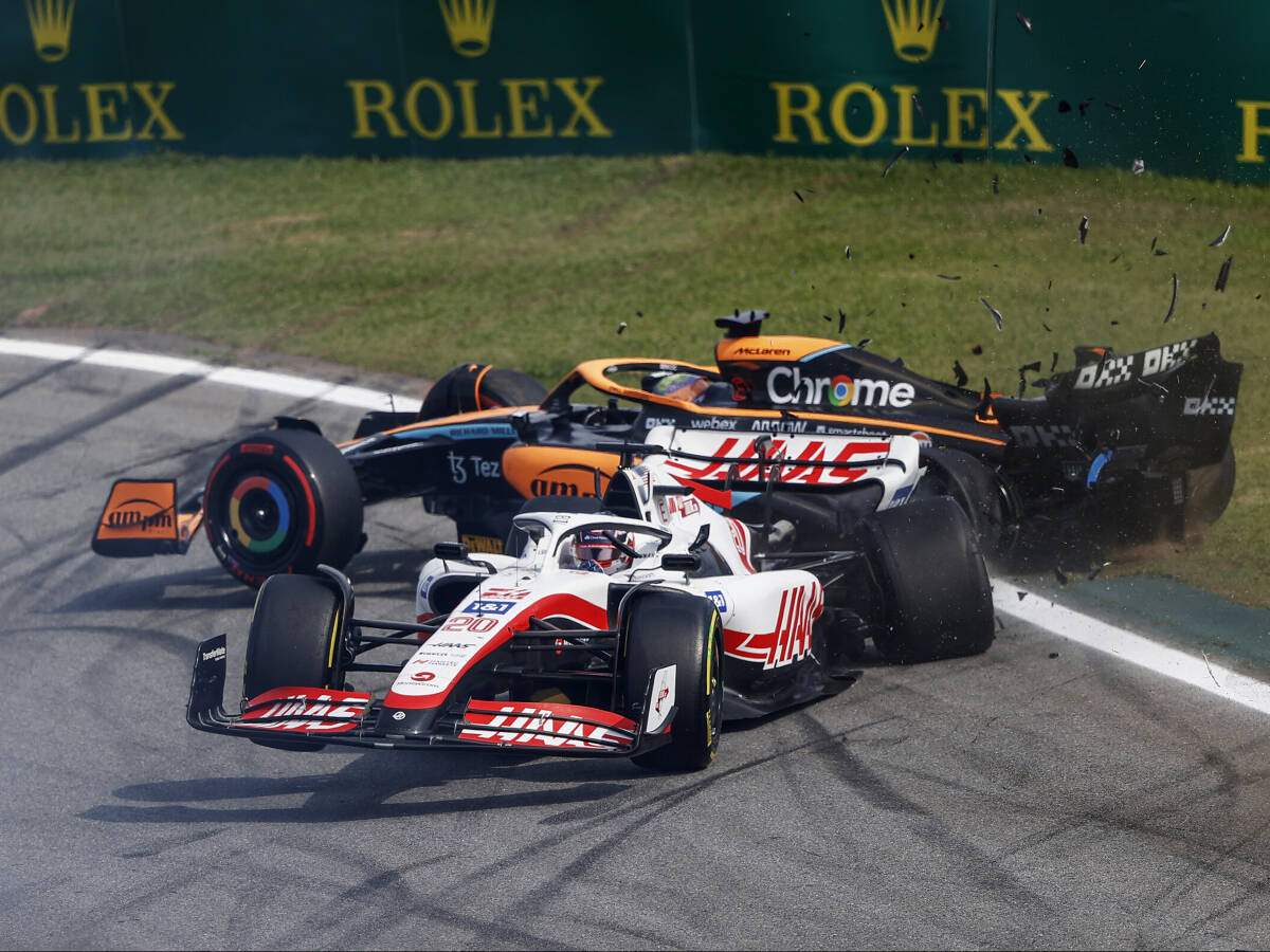 Foto zur News: Nach Startkollision mit Magnussen: Ricciardo mit Gridstrafe in Abu Dhabi