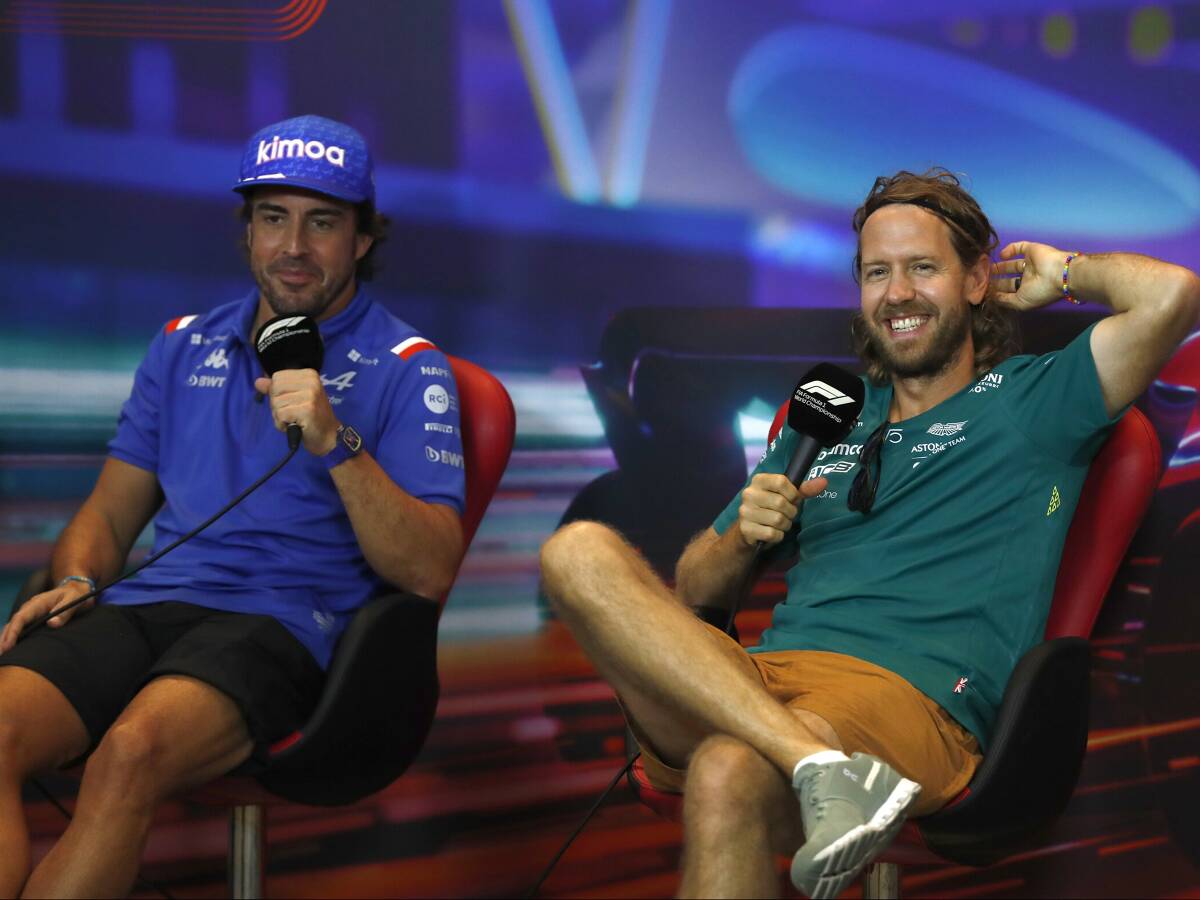 Foto zur News: "Für immer verbunden": Alonso zollt Vettel mit speziellem Helmdesign Tribut