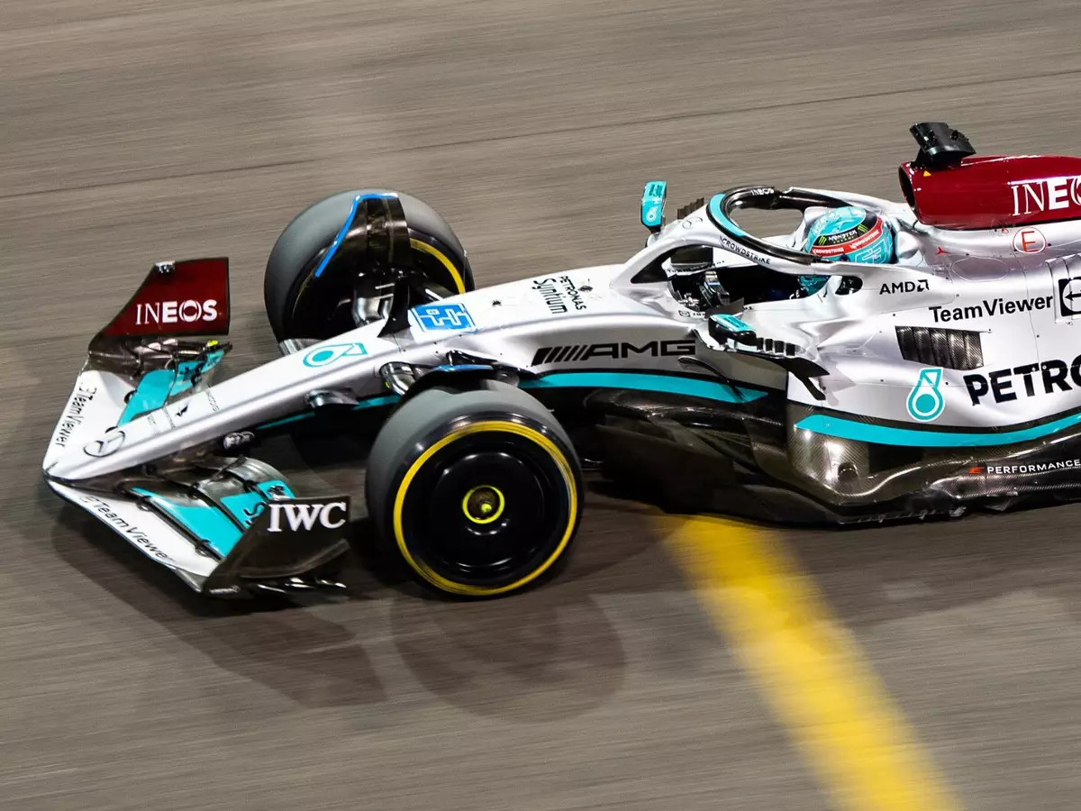 George Russell im Mercedes W13 beim Formel-1-Rennen in Abu Dhabi 2022 Foto zur News: Mercedes-Chancen in Abu Dhabi: "Sehen konkurrenzfähig aus"