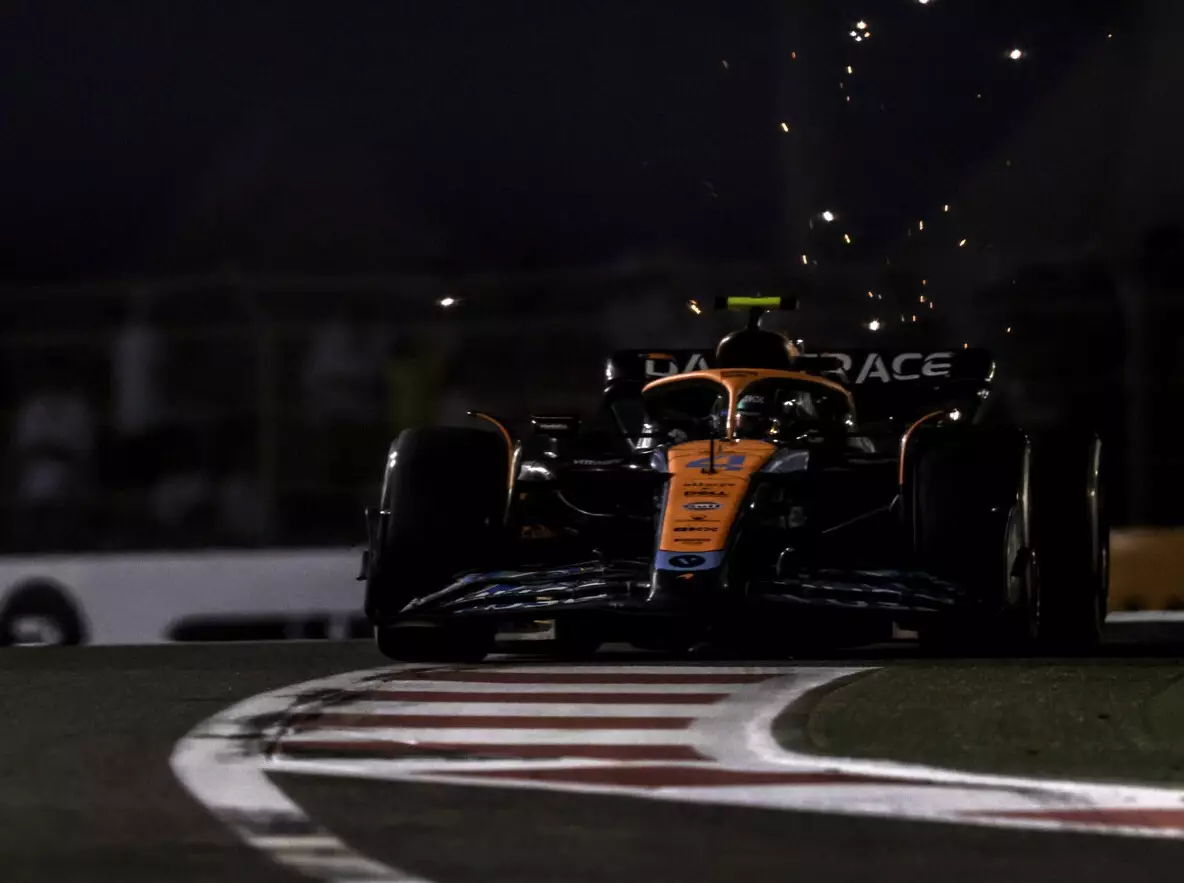 Lando Norris im McLaren MCL36 beim Formel-1-Finale 2022 in Abu Dhabi Foto zur News: Lando Norris: Platz fünf ist, was McLaren verdient hat
