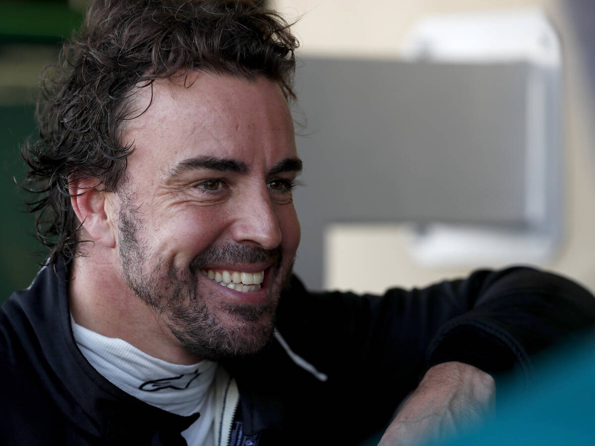 Foto zur News: Alonso: Froh, dass mein Comeback besser läuft als das von Schumacher