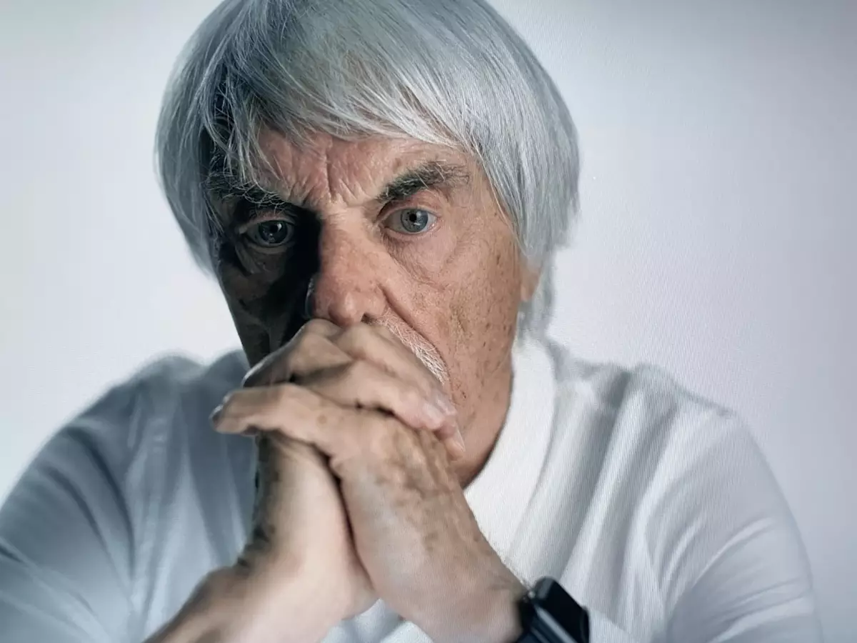 Foto zur News: "Lucky" zeigt Bernie Ecclestone, wie man ihn noch nie gesehen hat