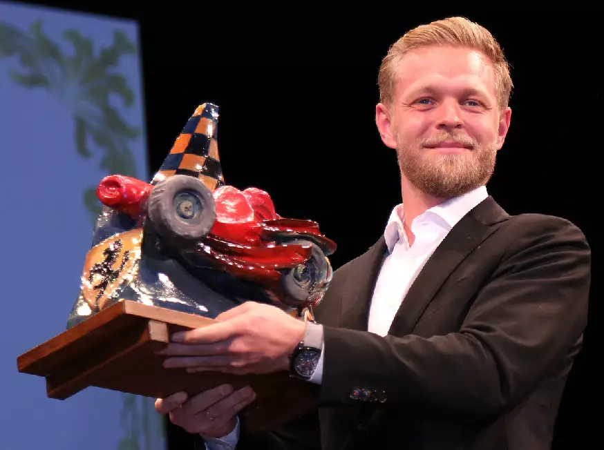 Foto zur News: Kevin Magnussen mit Lorenzo-Bandini-Trophäe ausgezeichnet