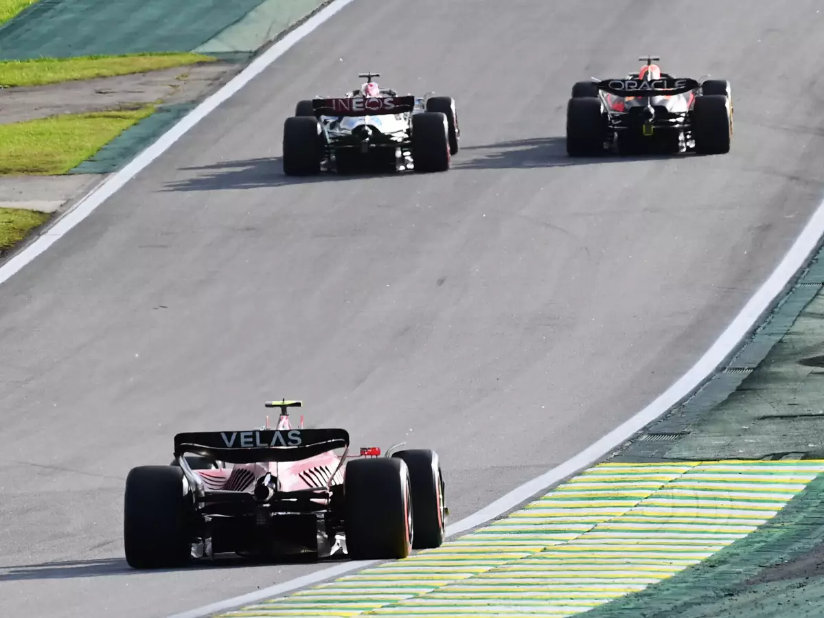 Max Verstappen, George Russell, Carlos Sainz Foto zur News: Carlos Sainz: Ferrari wurde im Entwicklungsrennen abgehängt