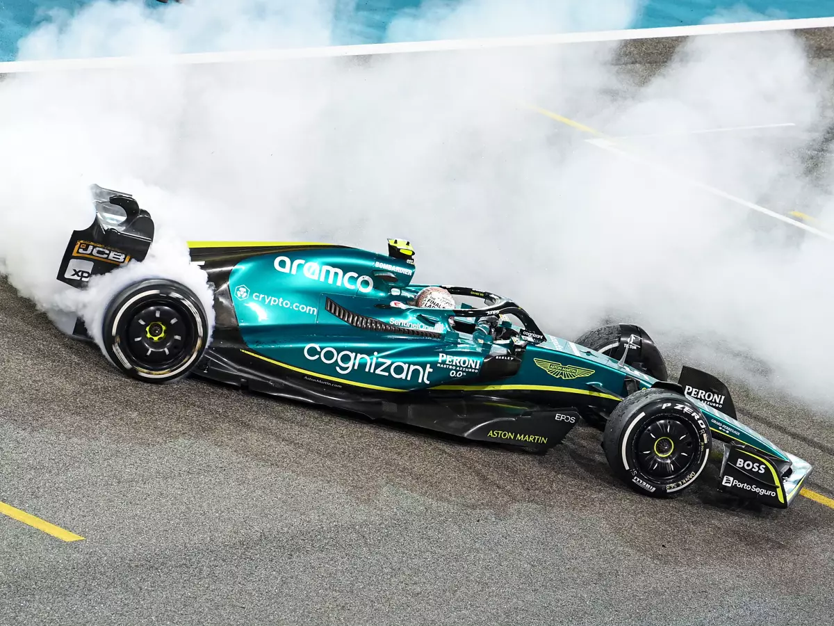 Sebastian Vettel Foto zur News: Aston Martin bedauert: Vettel nicht das Auto gegeben, was er verdient hat