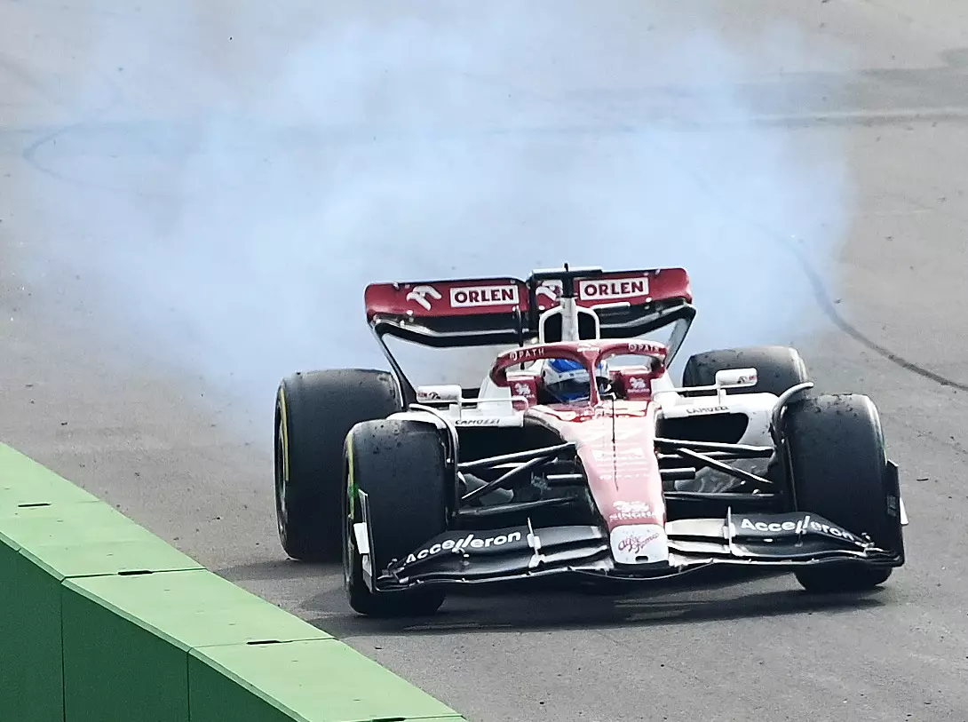 Valtteri Bottas (Alfa Romeo) scheidet beim Formel-1-Rennen in Zandvoort aus Foto zur News: Formel-1-Motoren 2022: 36 Strafen, 137 Überschreitungen des Kontingents