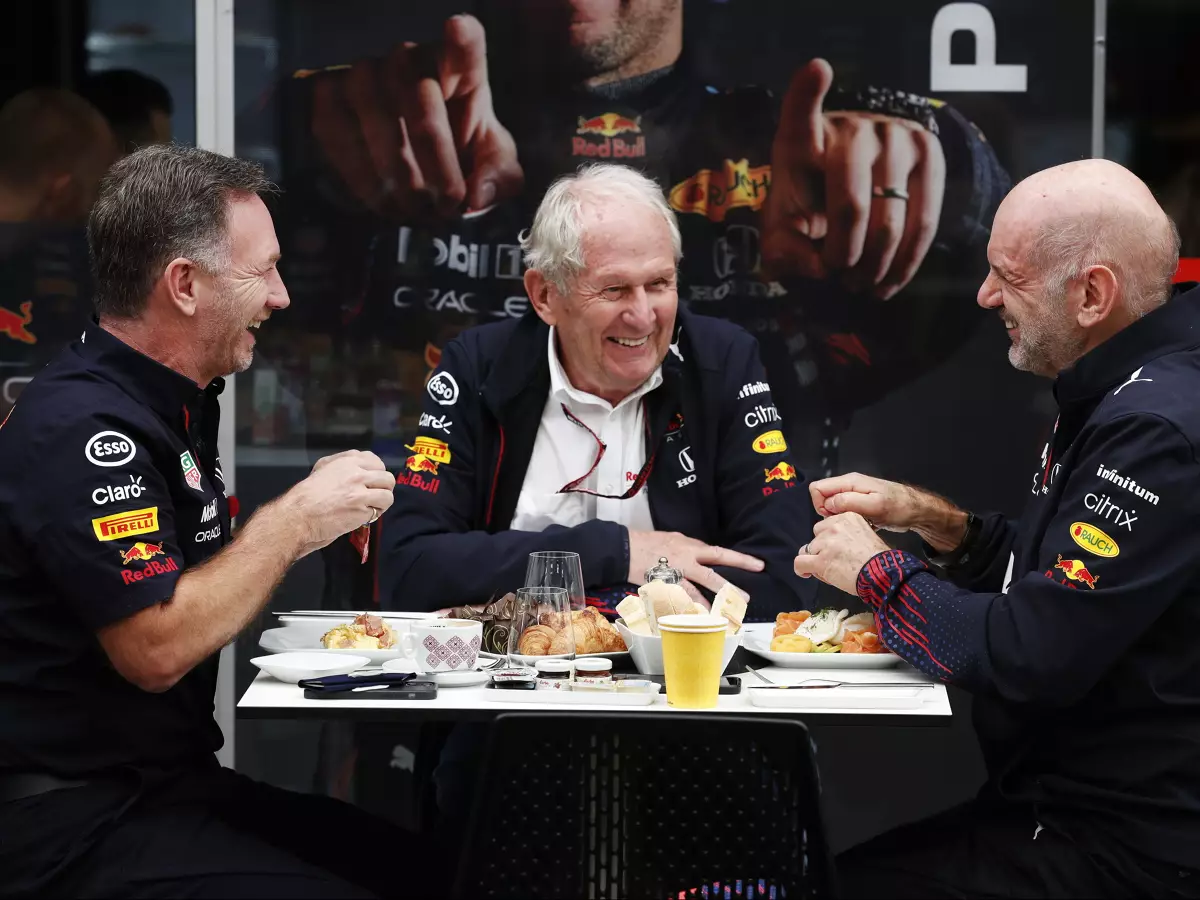 Christian Horner, Helmut Marko, Adrian Newey Foto zur News: Red Bull: War wichtig, das Team auch in schwierigen Jahren zusammenzuhalten
