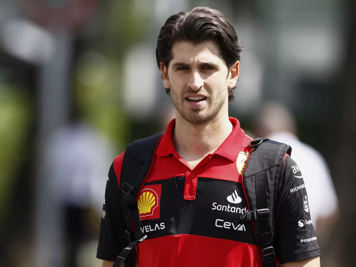 Antonio Giovinazzi Foto zur News: Giovinazzi und Schwarzman teilen sich Ersatzfahrerrolle bei Ferrari