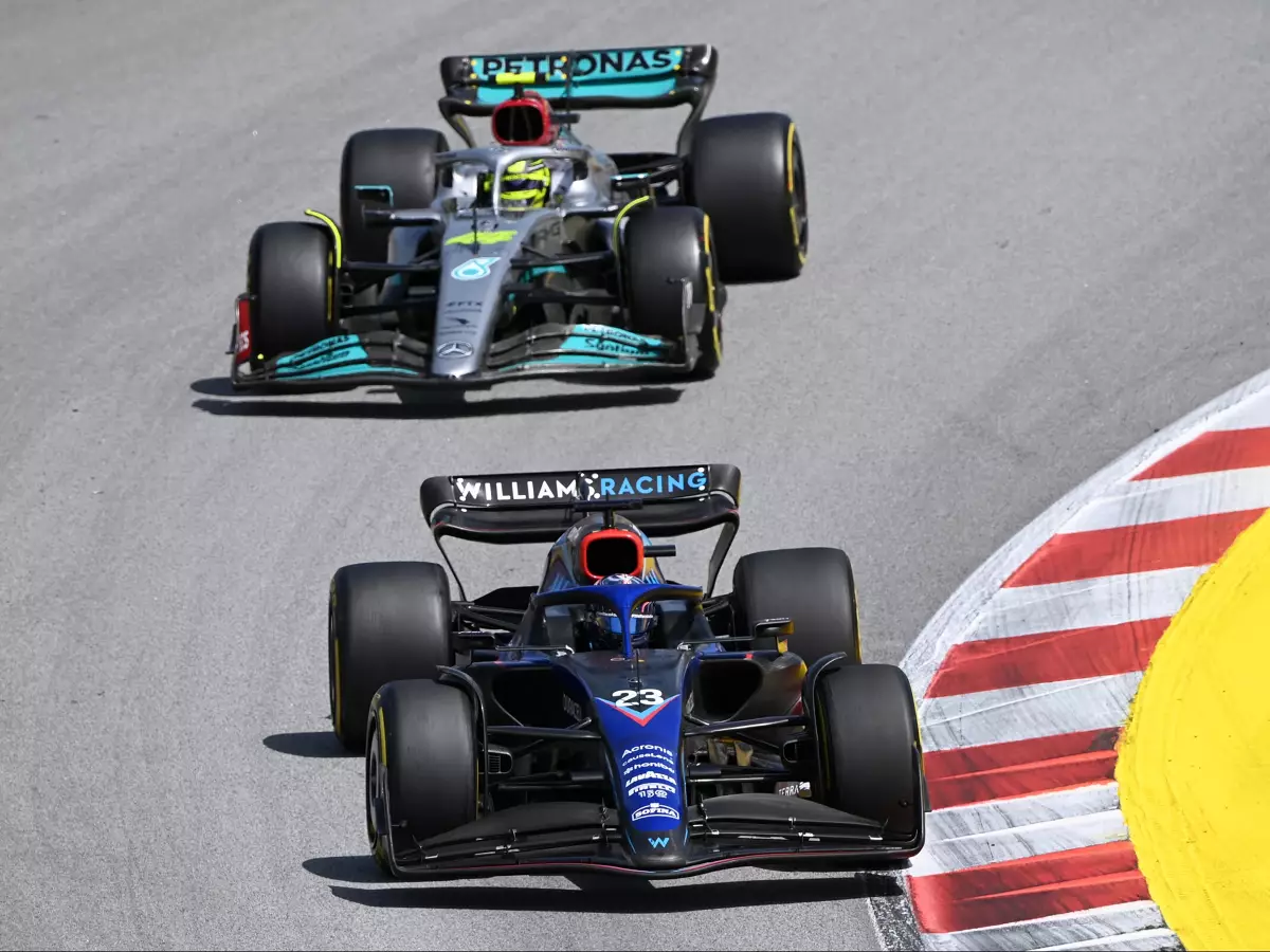 Alexander Albon, Lewis Hamilton Foto zur News: Vowles: Werde Williams nicht in ein "Mini-Mercedes"-Team verwandeln