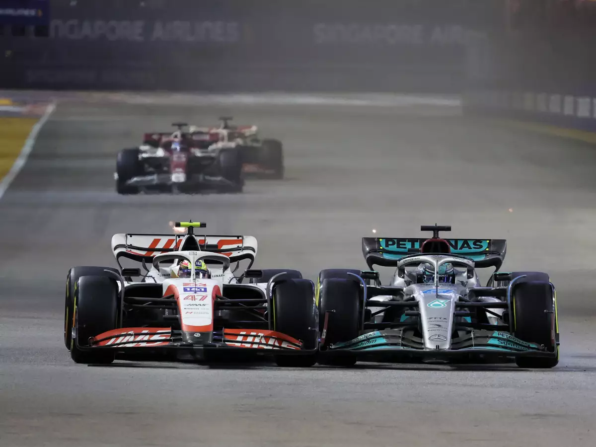 Mick Schumacher, George Russell Foto zur News: George Russell: Darum ist er Mick Schumacher am Funk so angegangen