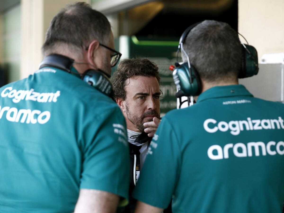 Foto zur News: Aston-Martin-Star Fernando Alonso erwartet "schwierige Rennen" zu Beginn