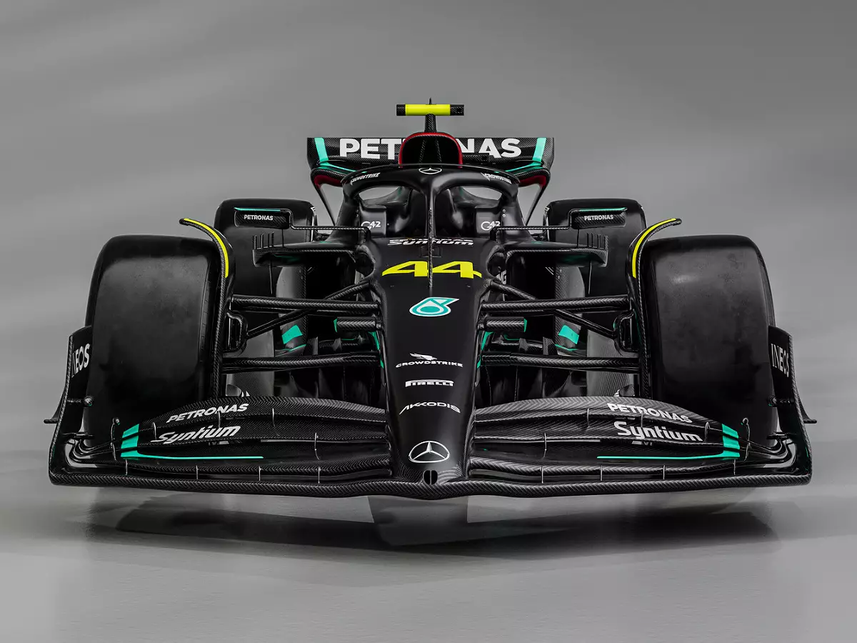 Foto zur News: Neuer Mercedes W14 ganz in Schwarz präsentiert: Zurück an die Spitze?