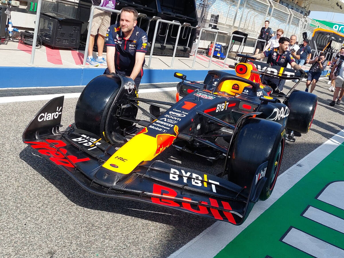 Foto zur News: Jetzt endlich: Neuer Red Bull RB19 debütiert bei Formel-1-Test in Bahrain