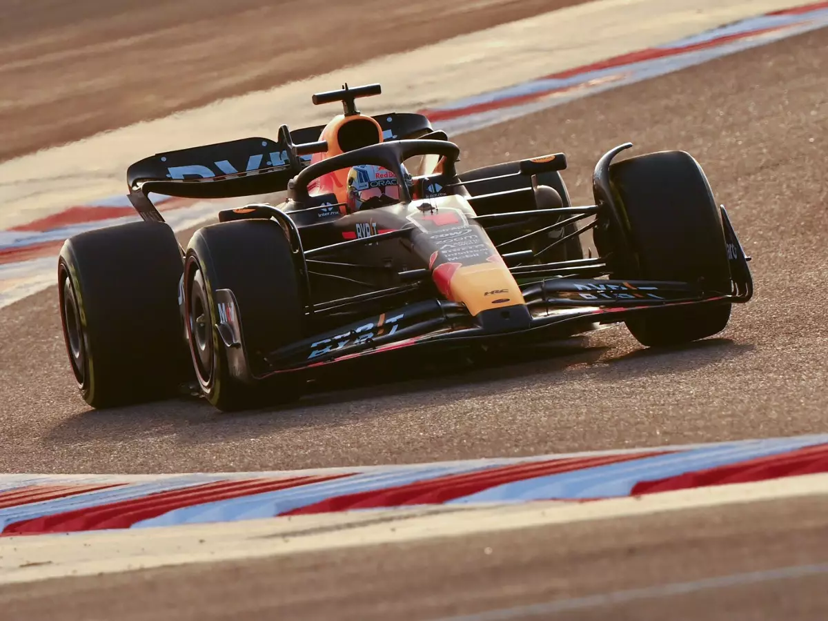 Foto zur News: F1-Tests Bahrain: Max Verstappen fährt Konkurrenz auf und davon