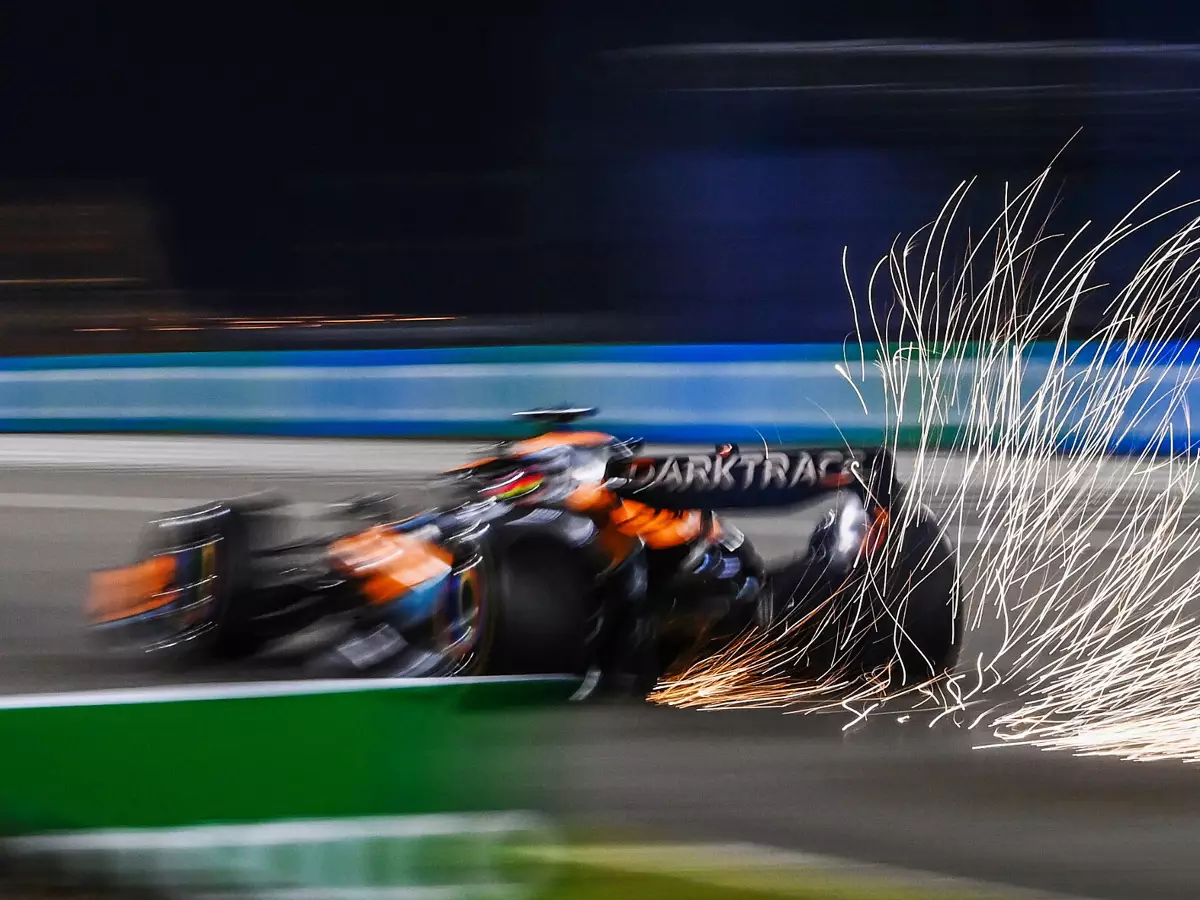 Oscar Piastri (McLaren MCL60) bei den Formel-1-Testfahrten in Bahrain 2022 Foto zur News: Oscar Piastri: "Kleiner Schritt" für McLaren, großer Schritt für ihn