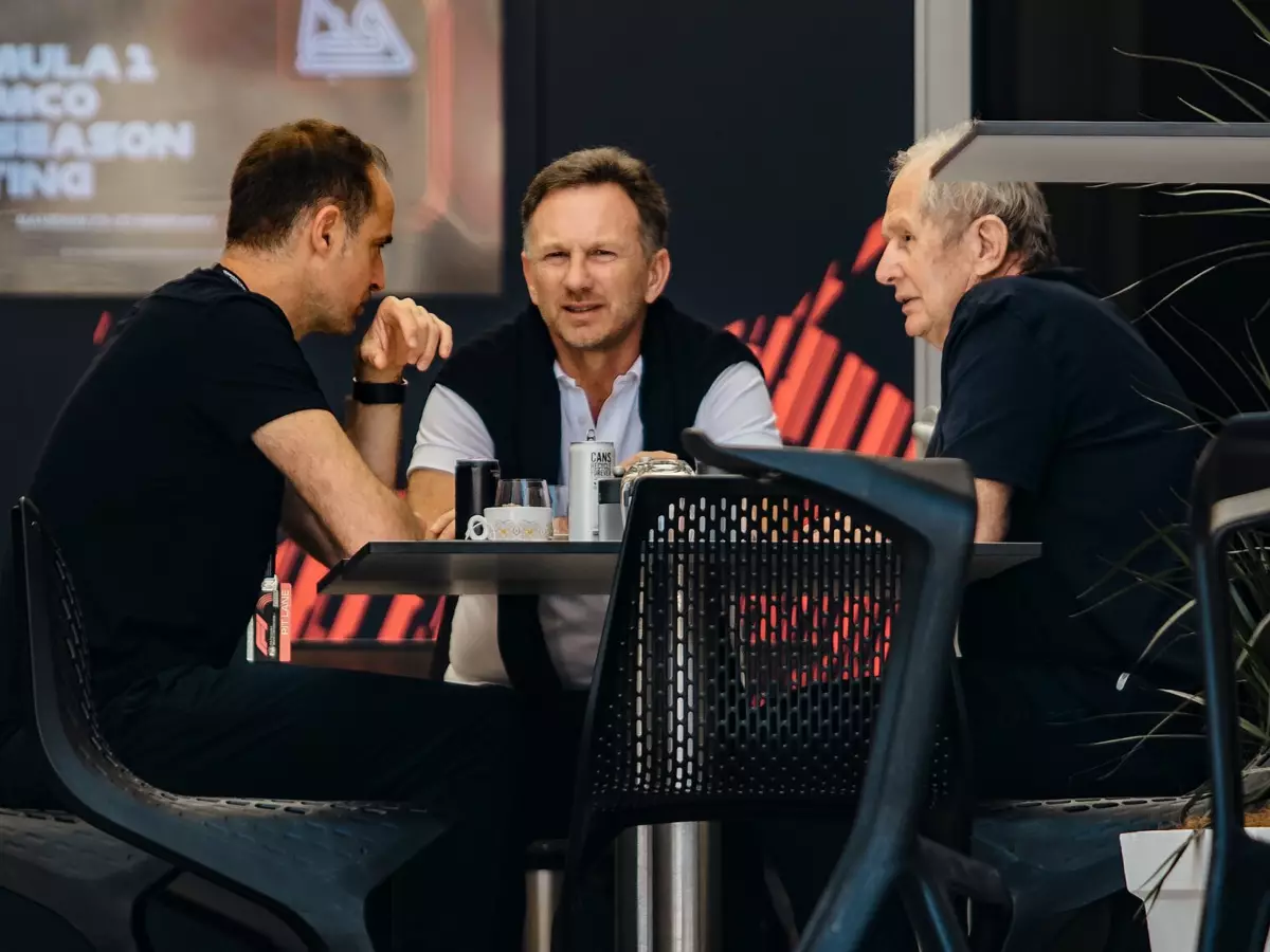 Oliver Mintzlaff, Christian Horner, Helmut Marko Foto zur News: "Mehr als logisch": Verkauft Red Bull wirklich das AlphaTauri-Team?