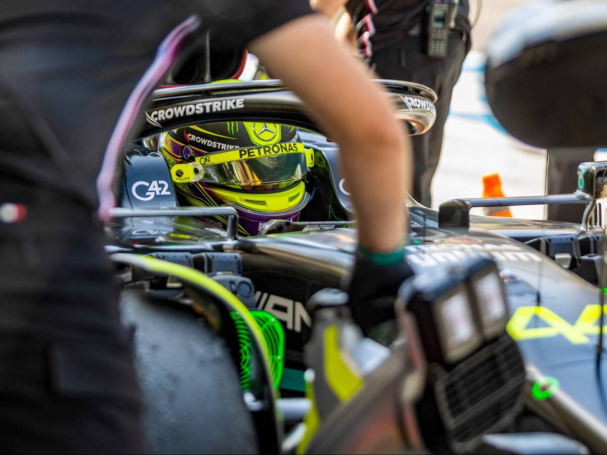 Foto zur News: Lewis Hamilton ortet "tieferliegende" Probleme am Mercedes W14