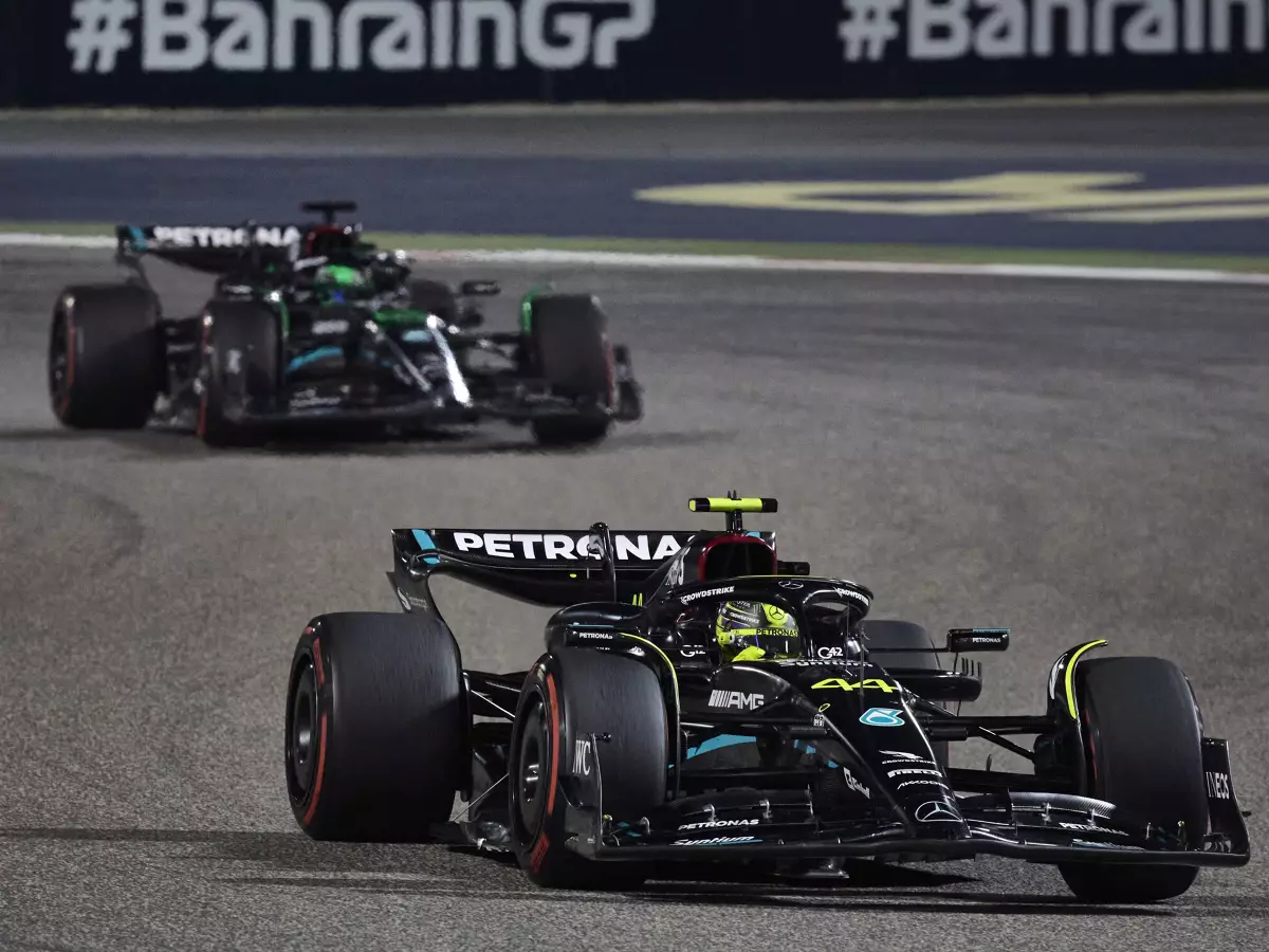 Lewis Hamilton, George Russell Foto zur News: F1-Rivalen erwarten, dass Mercedes bald "aufwachen" wird