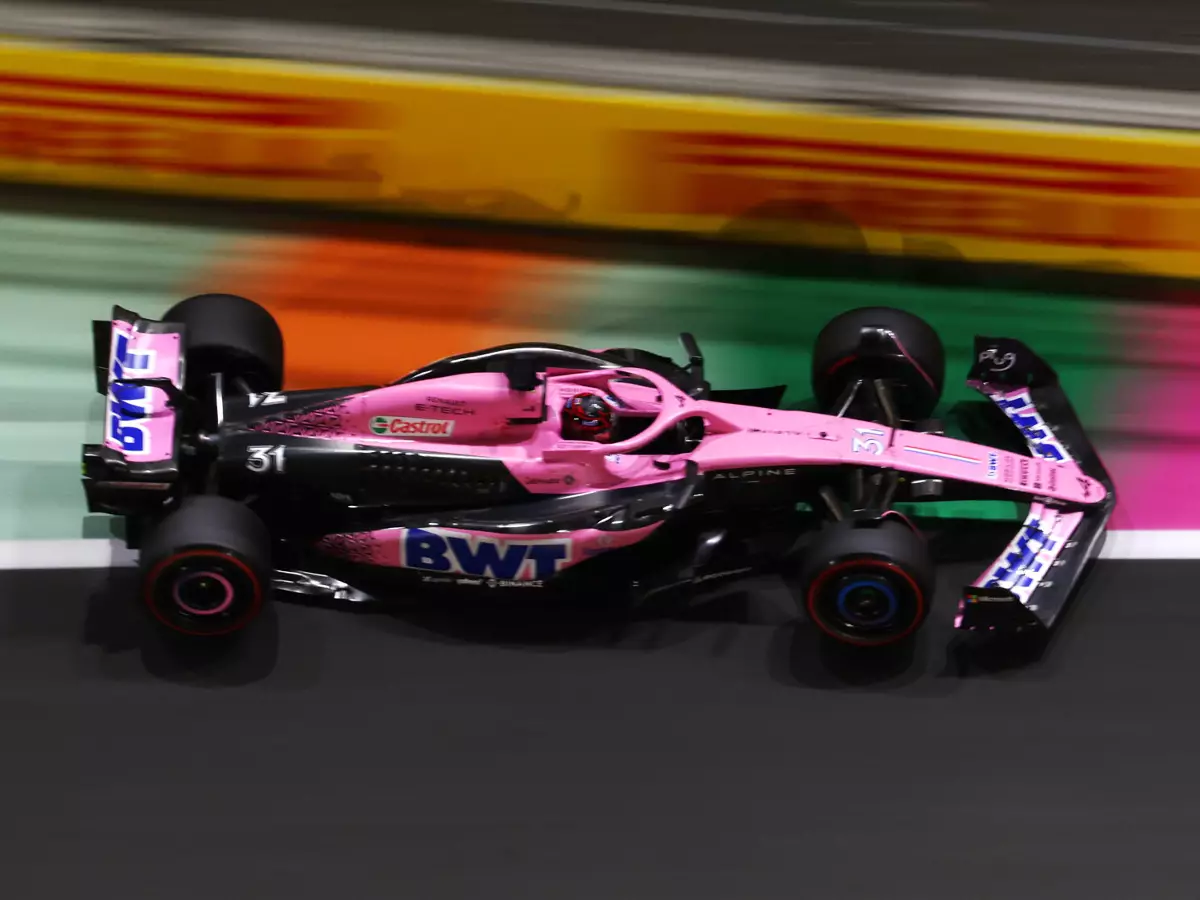 Foto zur News: Esteban Ocon: Mit zwei Mauerküssen in Reihe 3 gefahren