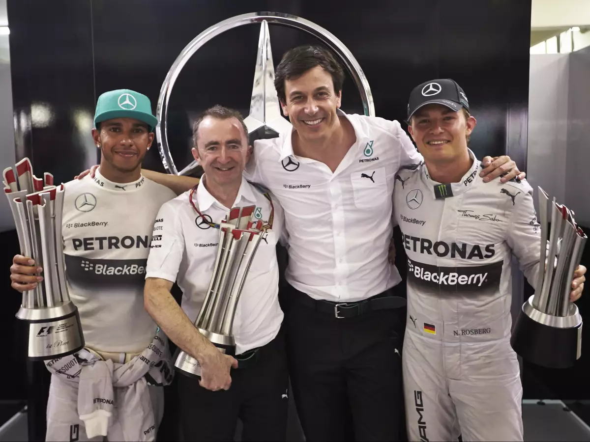 Lewis Hamilton, Paddy Lowe, Toto Wolff und Nico Rosberg in der Formel-1-Saison 2014 Foto zur News: Mercedes 2014: Lowe versteht nicht, "warum man Geheimnis draus macht"