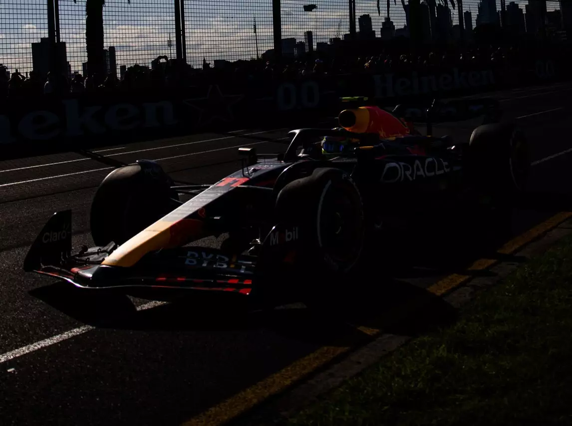 Sergio Perez Foto zur News: Sergio Perez kritisiert: In Melbourne kann man so spät nicht fahren!